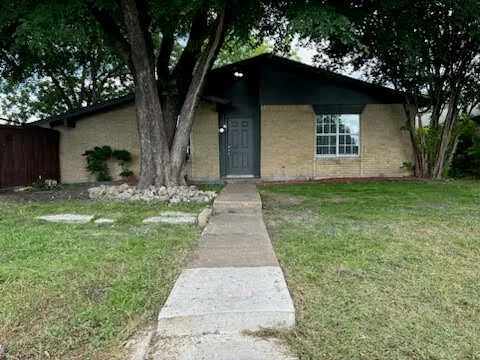 228 Elmwood Dr Garland, TX 75043