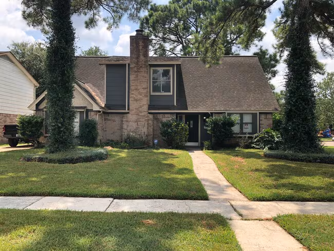 10019 Golden Sunshine Dr Houston, TX 77064