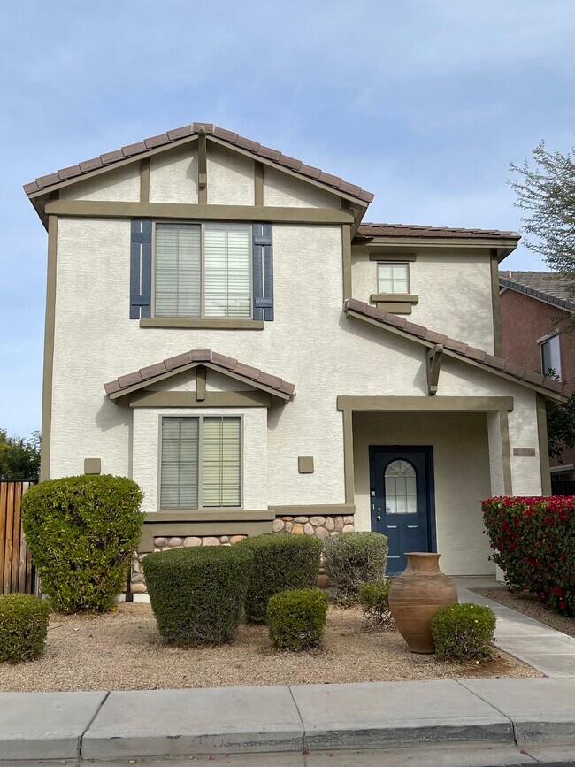 3708 E Kerry Ln