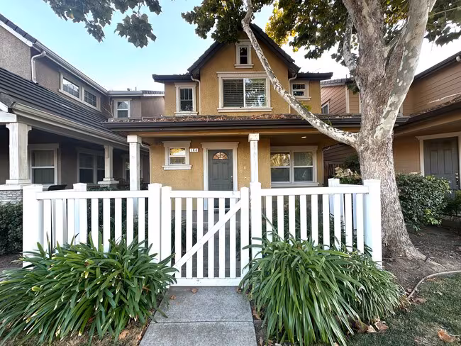 Wonderful 3 Bed, 2.5 Bath Townhome in Brentwood