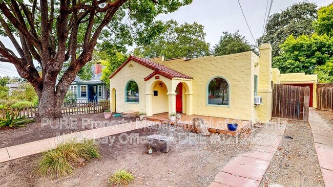 737 Oak St Santa Rosa, CA 95404