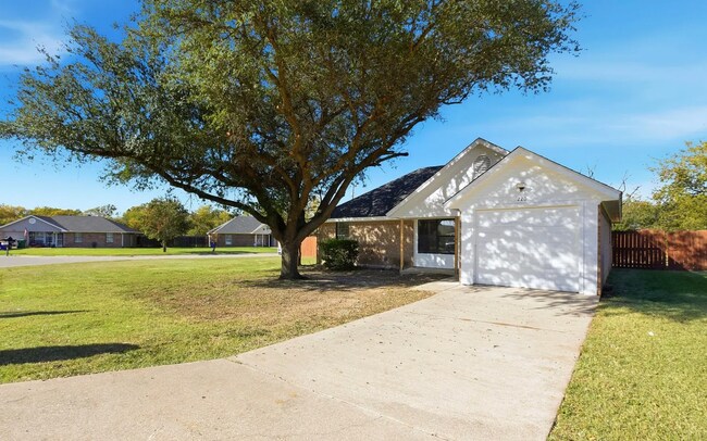 220 Brook Cir Krum, TX 76249