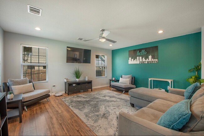 958 E Allen Ave Fort Worth, TX 76104