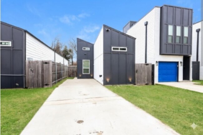 2216 Dyson Street