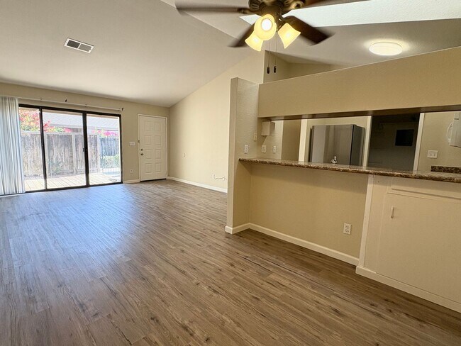 943 Villa Terrace