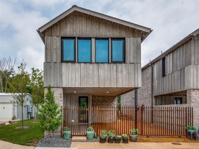 907 Blackland Court