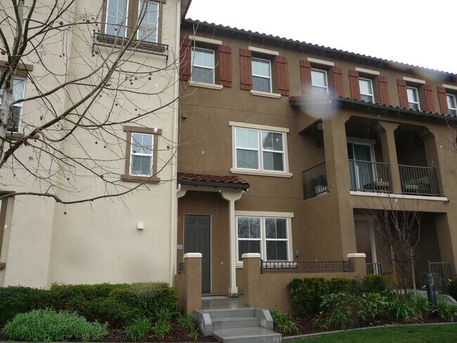 Immaculate Tri-level 4 Bedroom 4 Bath San Jose Townhome