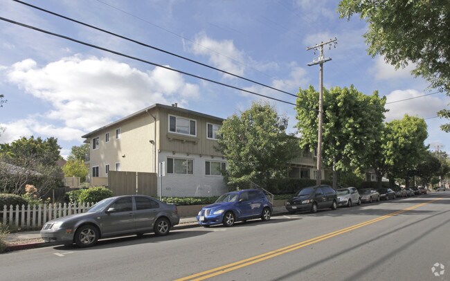 825 Menlo Ave