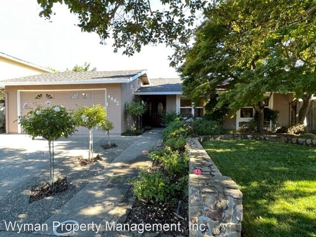 Jefferson St, Napa House