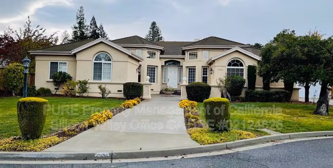 13690 Ronnie Way