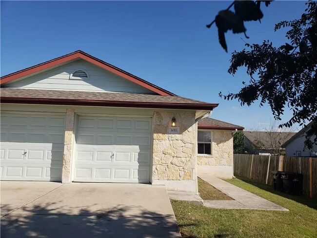 1011 Iola Dr Hutto, TX 78634