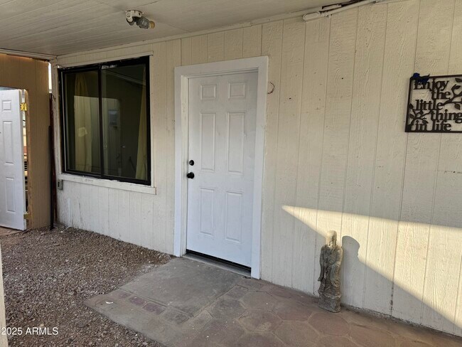 328 North 11th Place