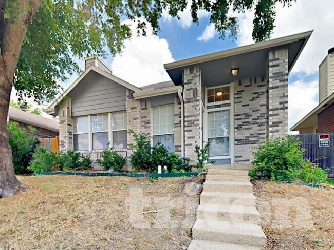 1521 Savannah St Mesquite, TX 75149