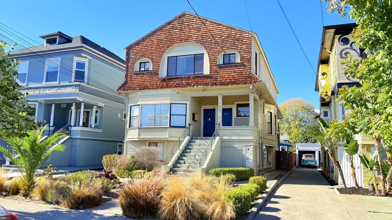 1523 Broadway