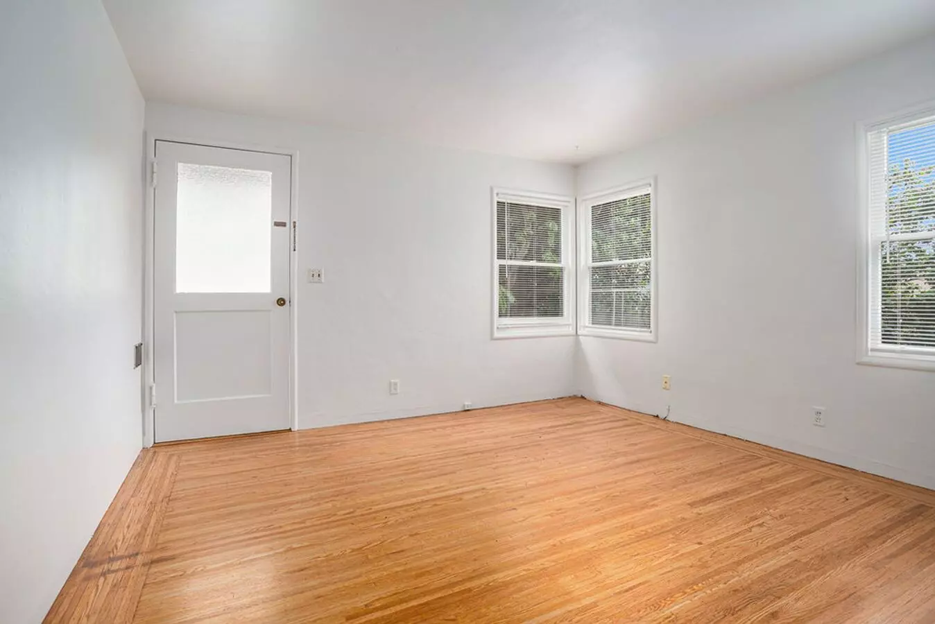 Everett St 1537