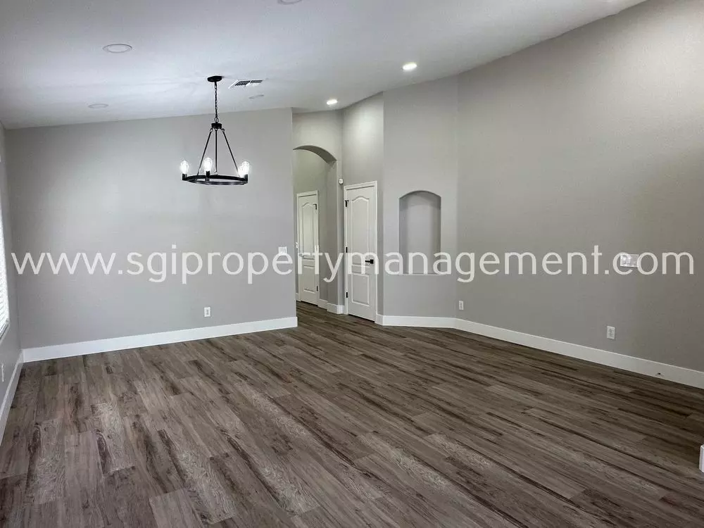 2523 West White Feather Lane