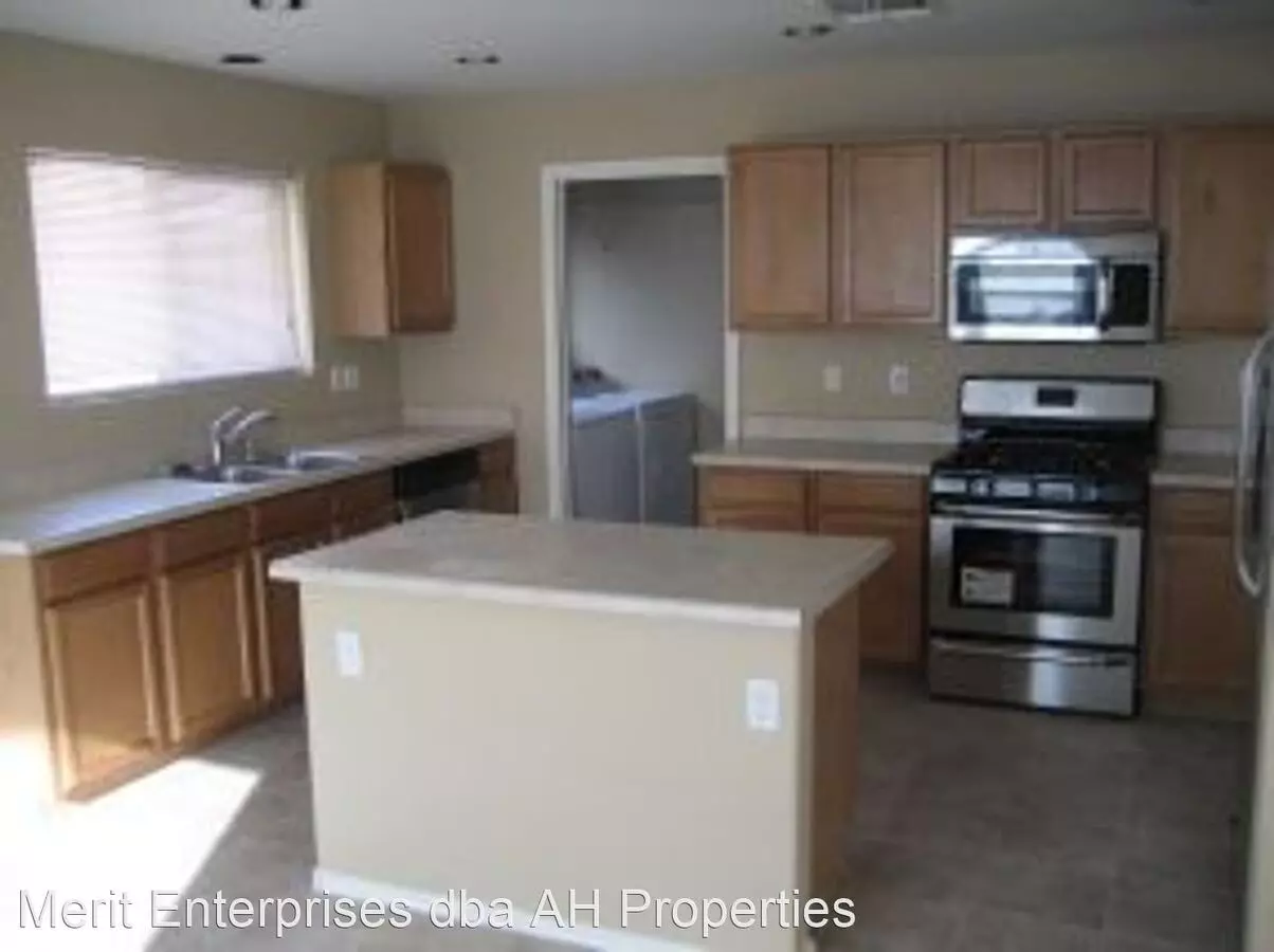 3232 W CAVEDALE DR