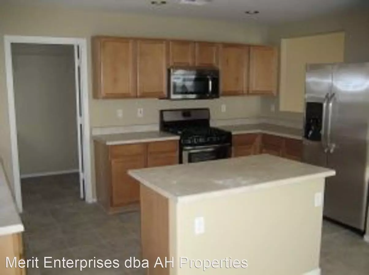 3232 W CAVEDALE DR