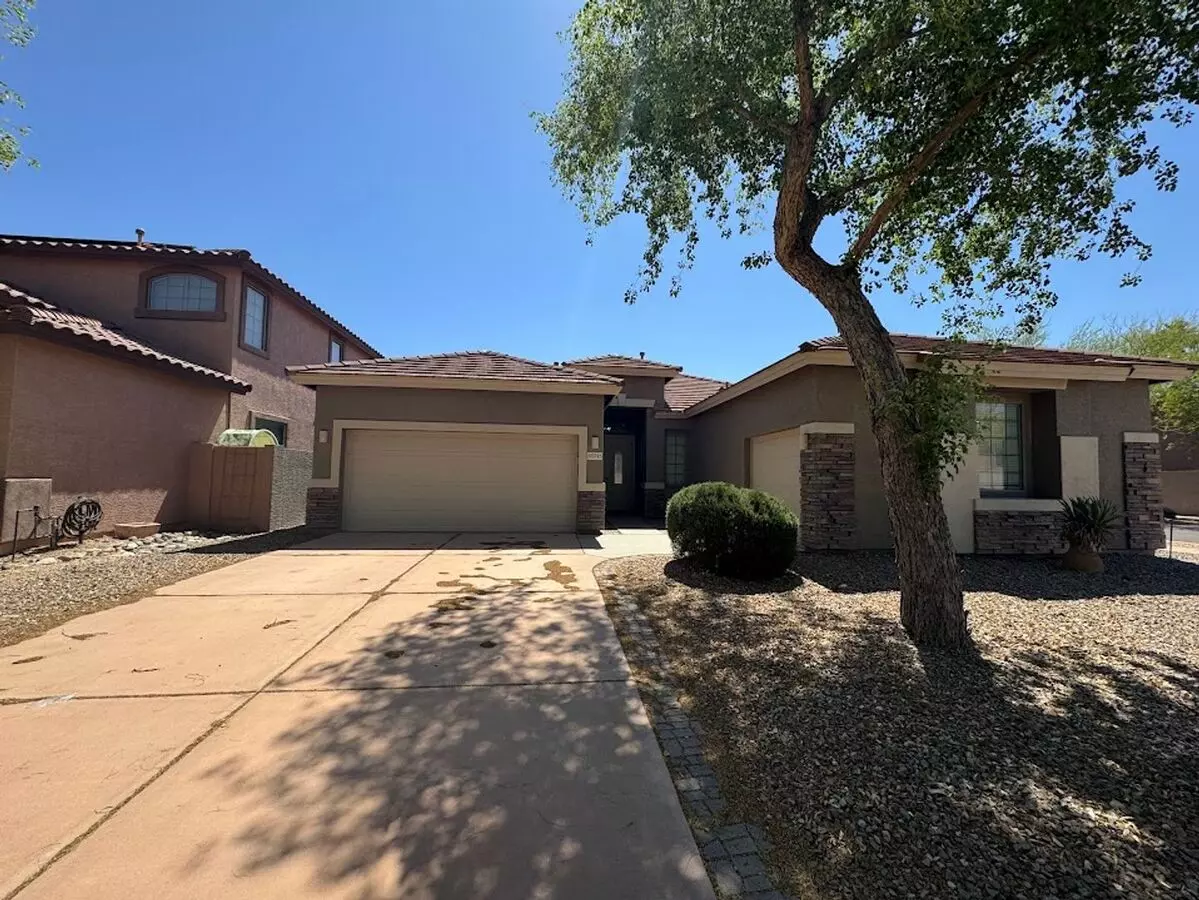 BEAUTIFUL 4 BEDROOM 2 BATHROOM HOME IN PHOENIX
