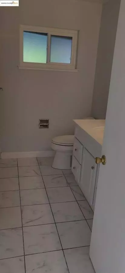 CENTRALLY LOCATED 3 BD/2BATH SINGLE STORY HOME..