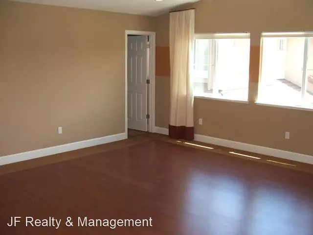Large 4 Bedroom 3 Bathroom in Quiet Neighborhood