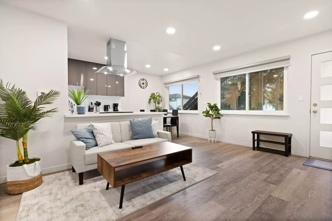 Dunster Dr Apartments, Five Minute Walk to Downtown Campbell
