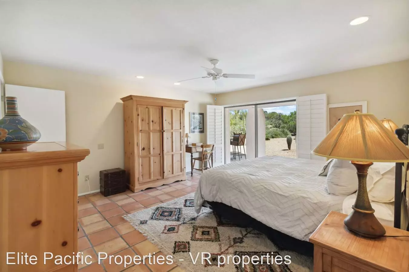 1725 E STAGHORN Lane