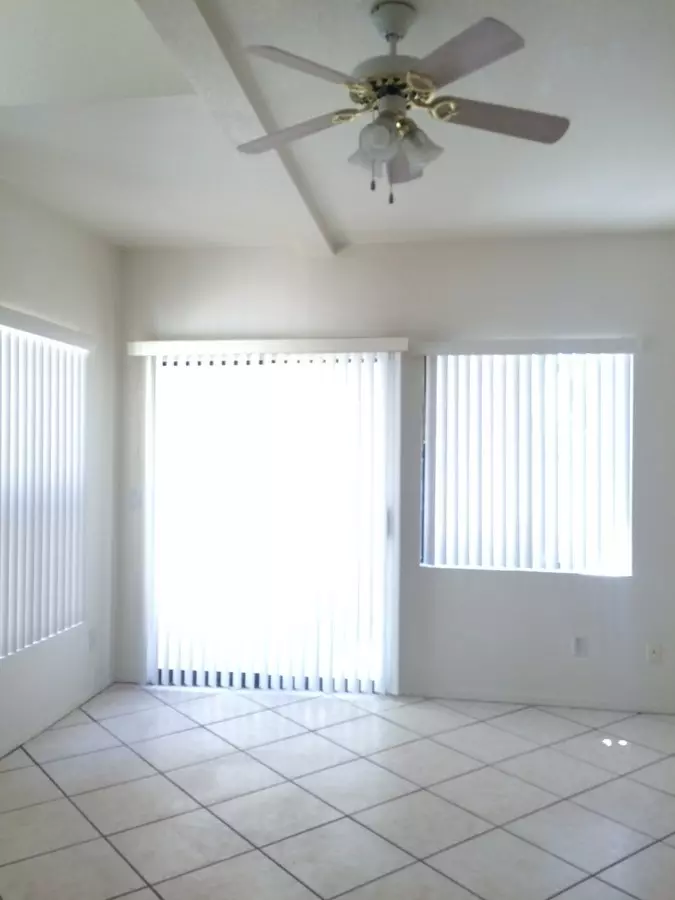 280 S ELIZABETH Way