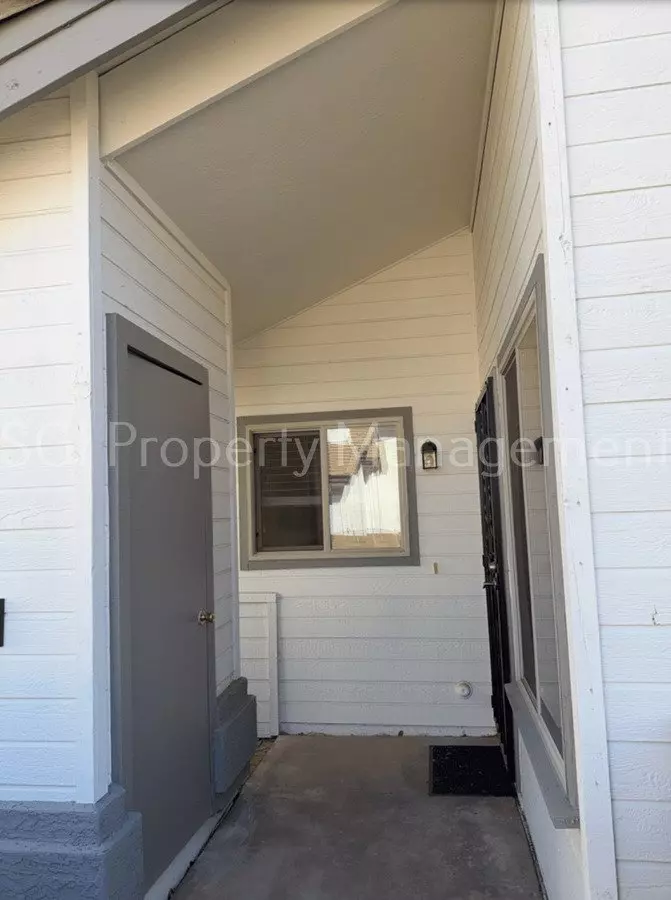 2201 N COMANCHE Drive