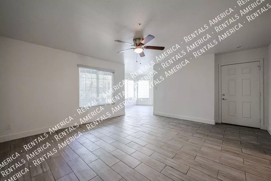 Spacious 3 Bed/2 Bath Home in Lush Crestview Chateaux – Chandler