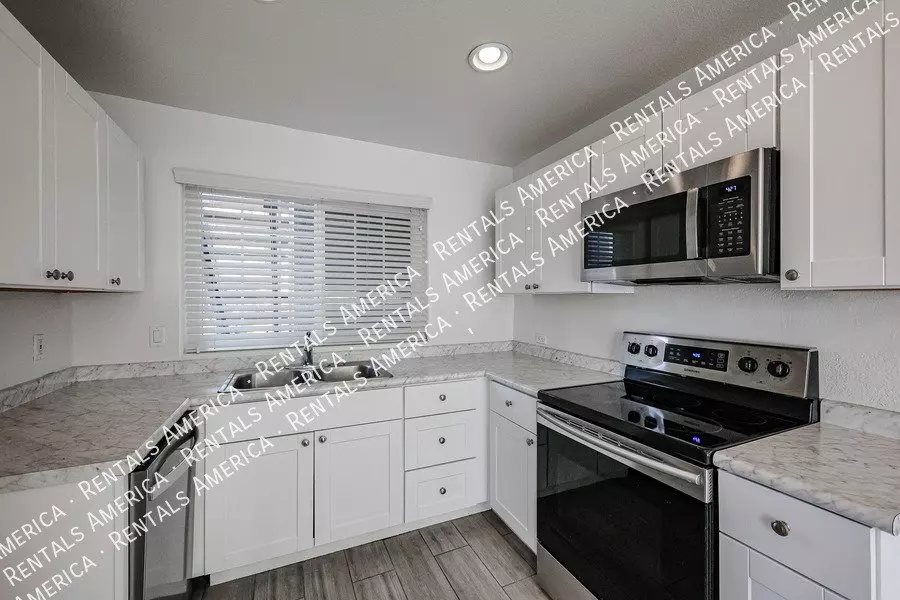 Spacious 3 Bed/2 Bath Home in Lush Crestview Chateaux – Chandler
