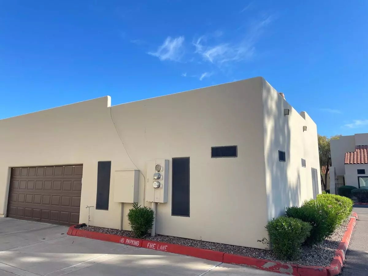 Fully Furnished 2 Bedroom, 2 Bath, 2 Car Garage Community Pool