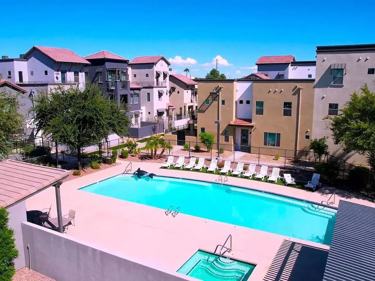 *new* Luxury Townhome In Chandler