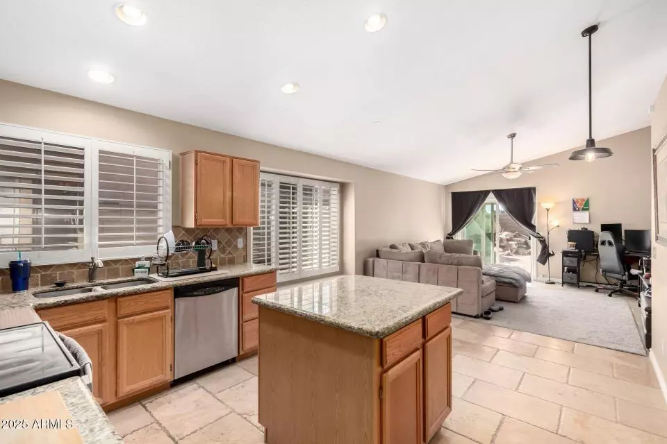 1421 E Gary Dr