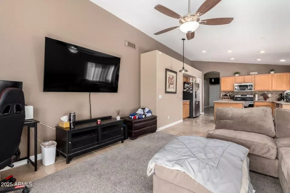 1421 E Gary Dr