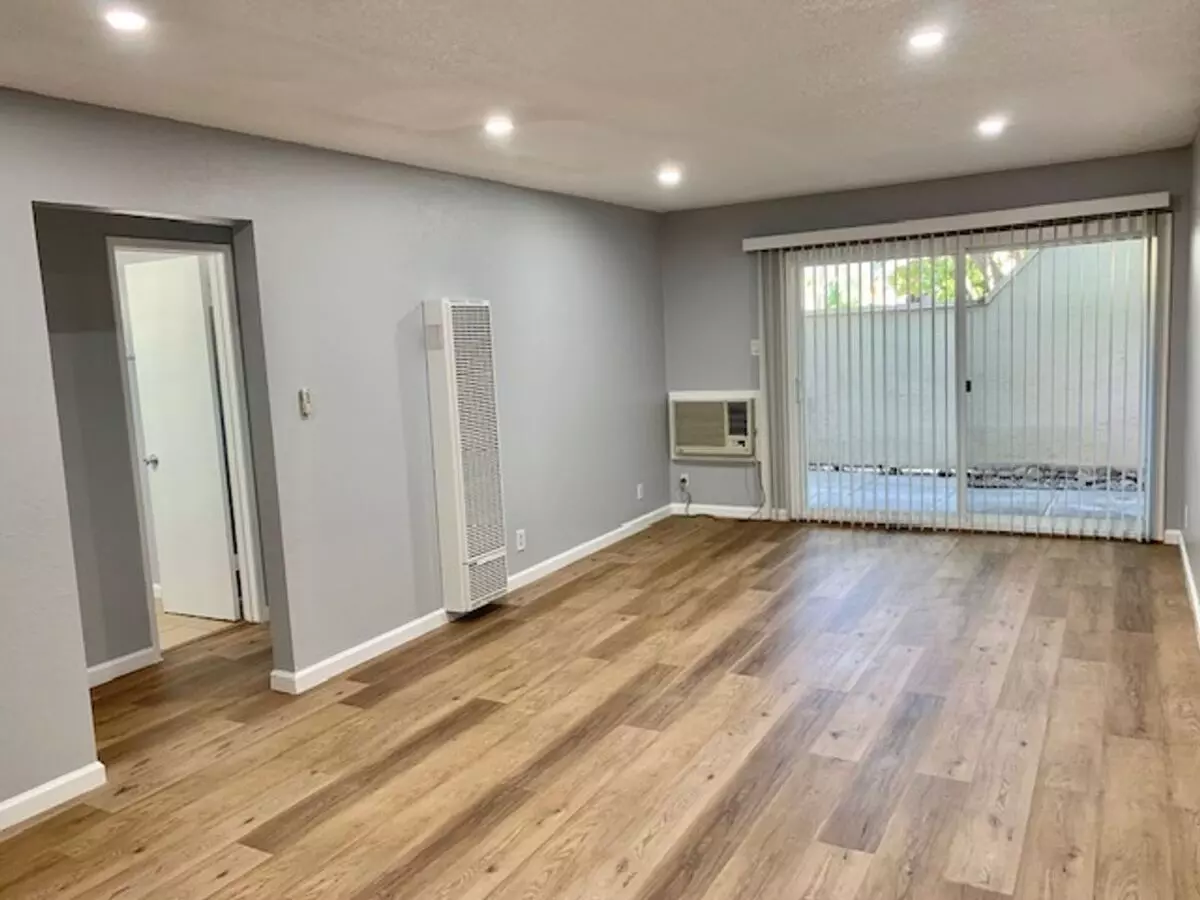 1 Bed 1 Bath Condo In Concord - Available Now !!!