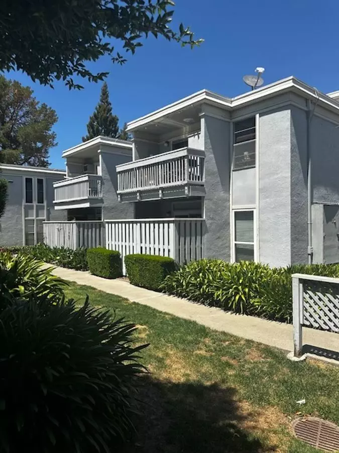 2 Bed 1 Bath Condo (Remodeled)