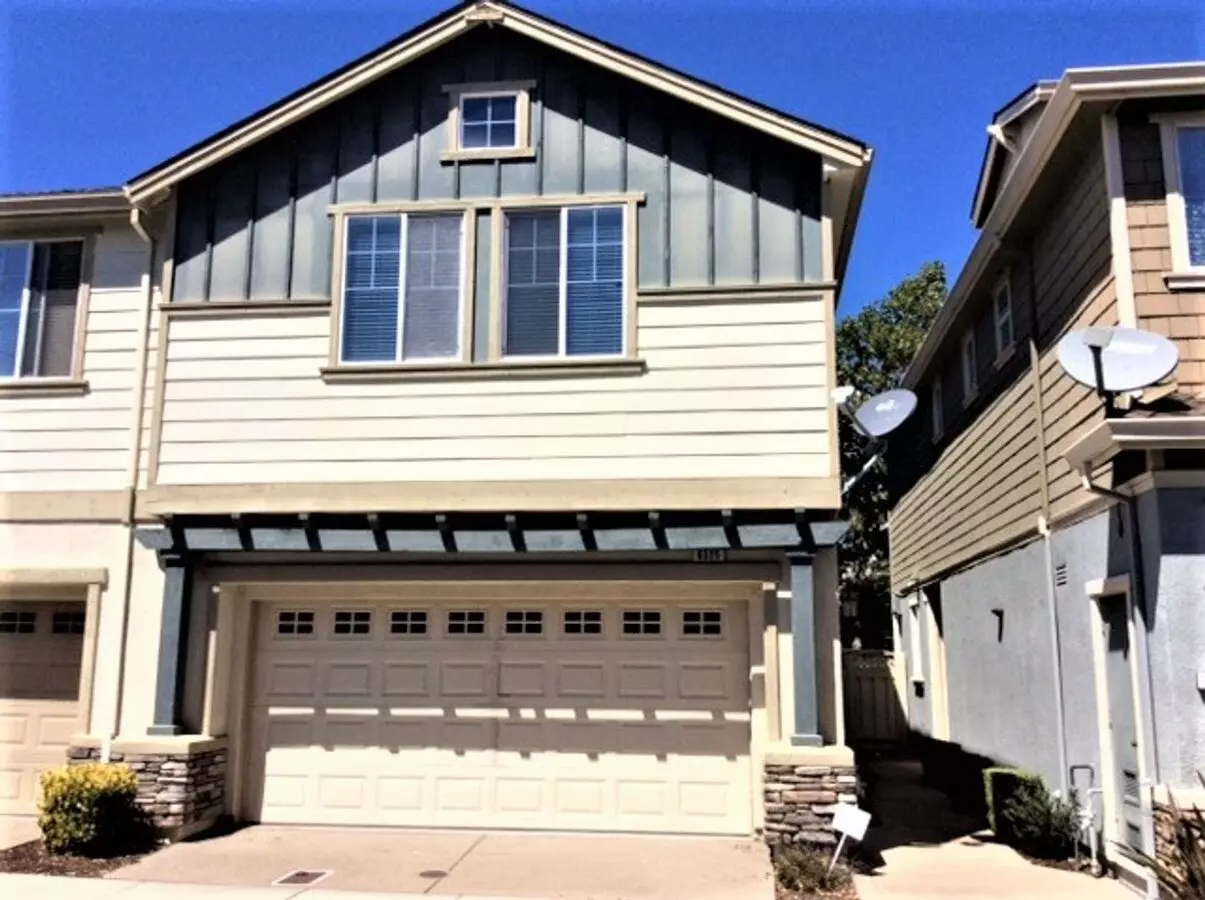 3 Bed 2.5 Bath with 2 car garage