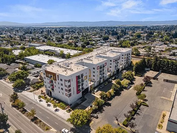This Condo Contemporary 1 Bed Unit