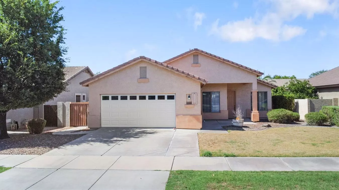 Charming 4 Bedroom Single Level Home with Pool in Higley Grove