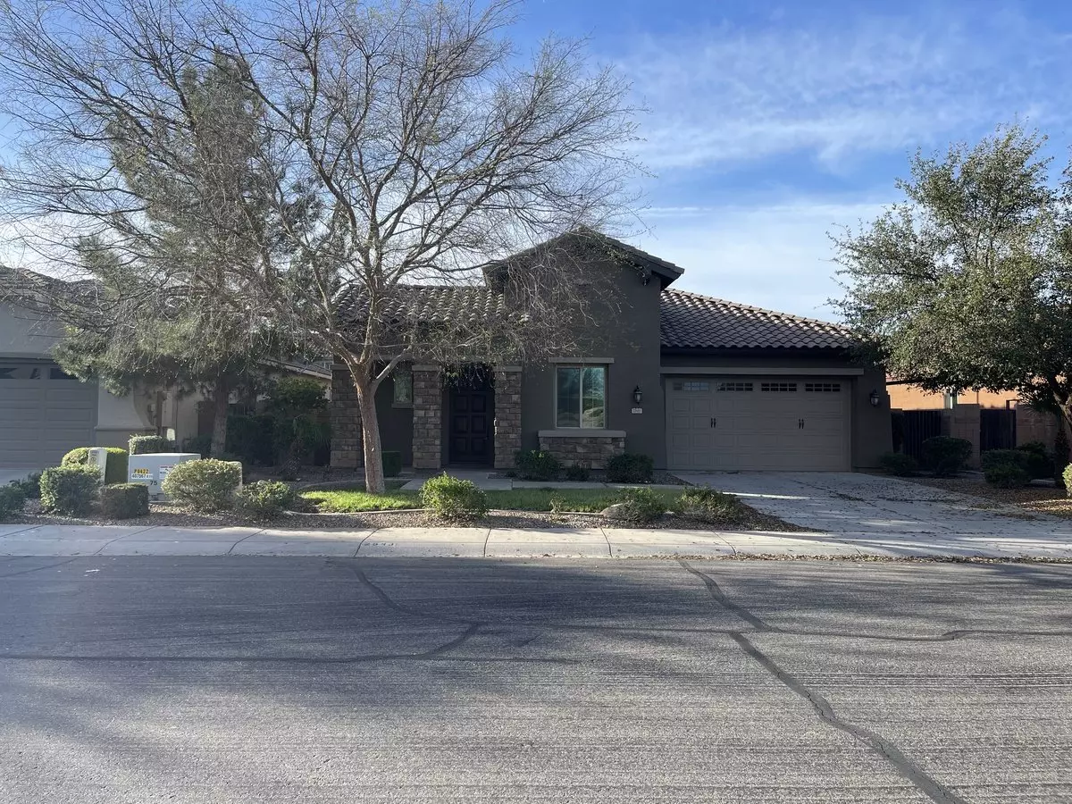 2543 E PENEDES Drive