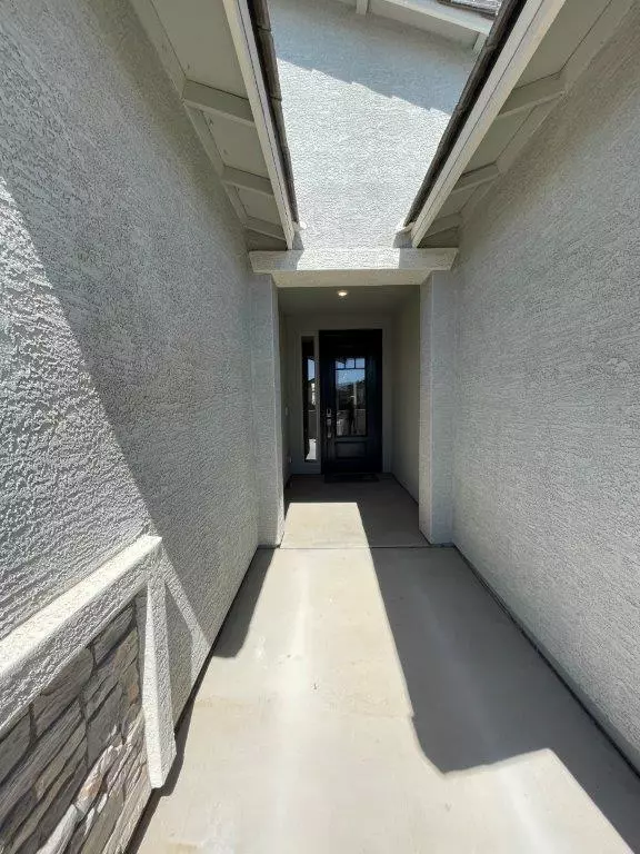 5632 West Walatowa Street