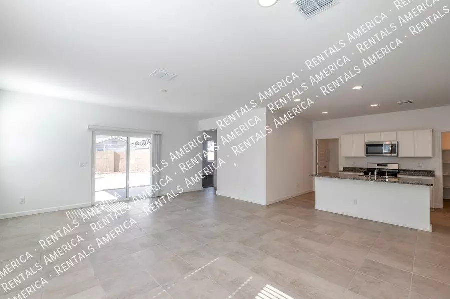 40110 W Shaver Dr