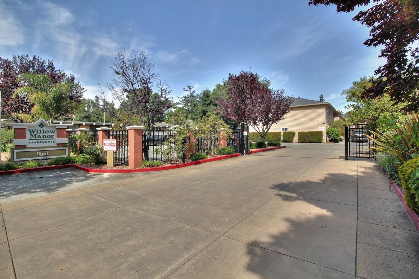 Willow Manor