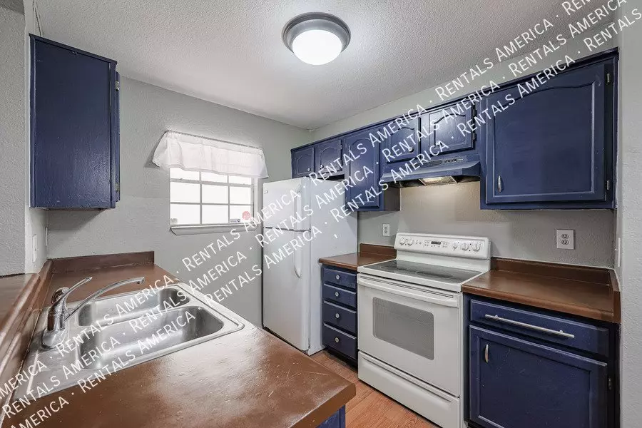 625 S Westwood