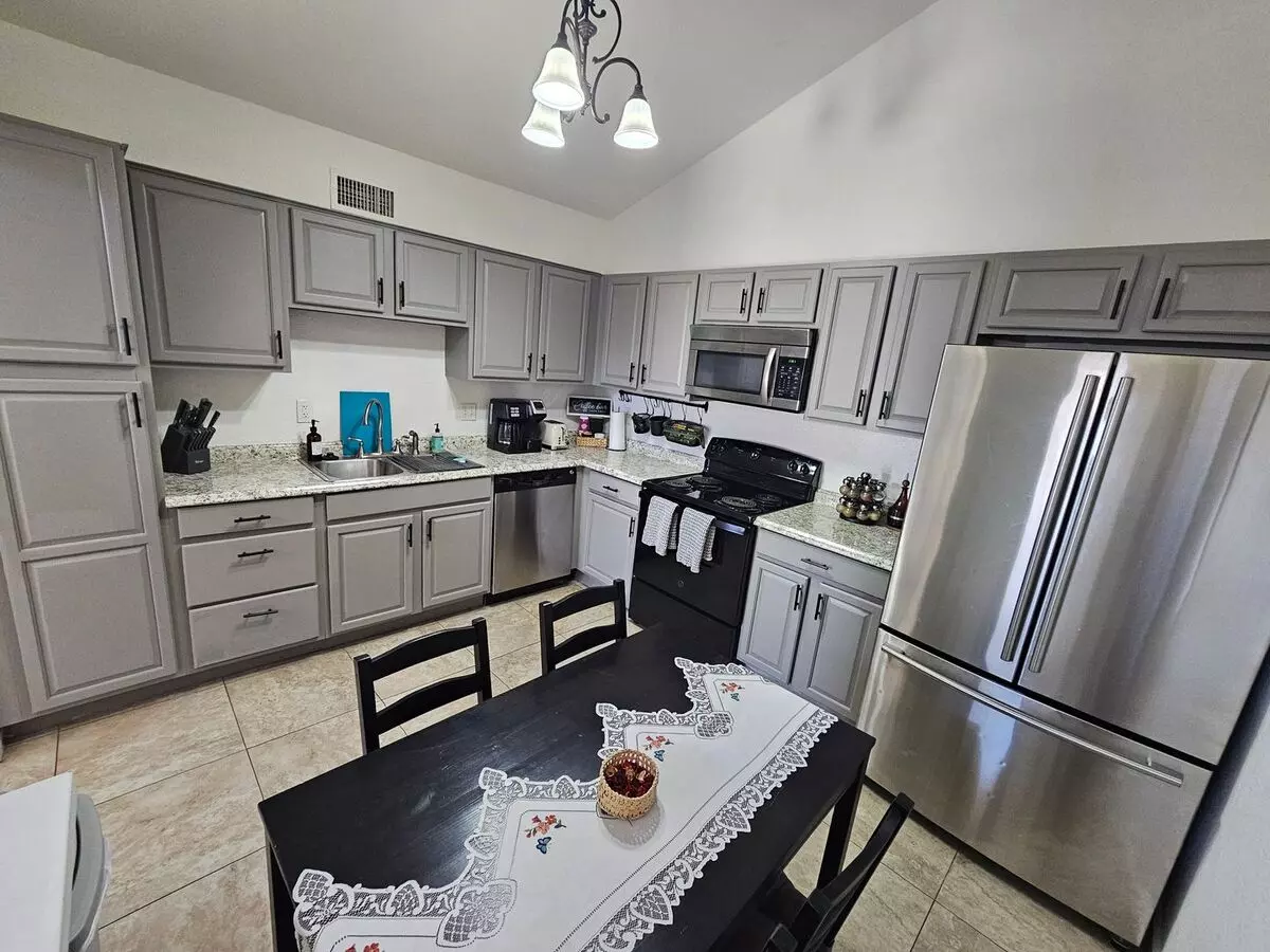 712 N SANTA BARBARA #1