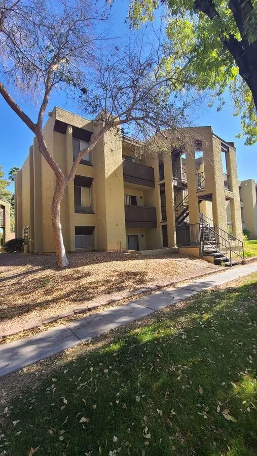 Beautiful 2 Bedroom 2 Bath Condo New Paint And Flooring Throughout