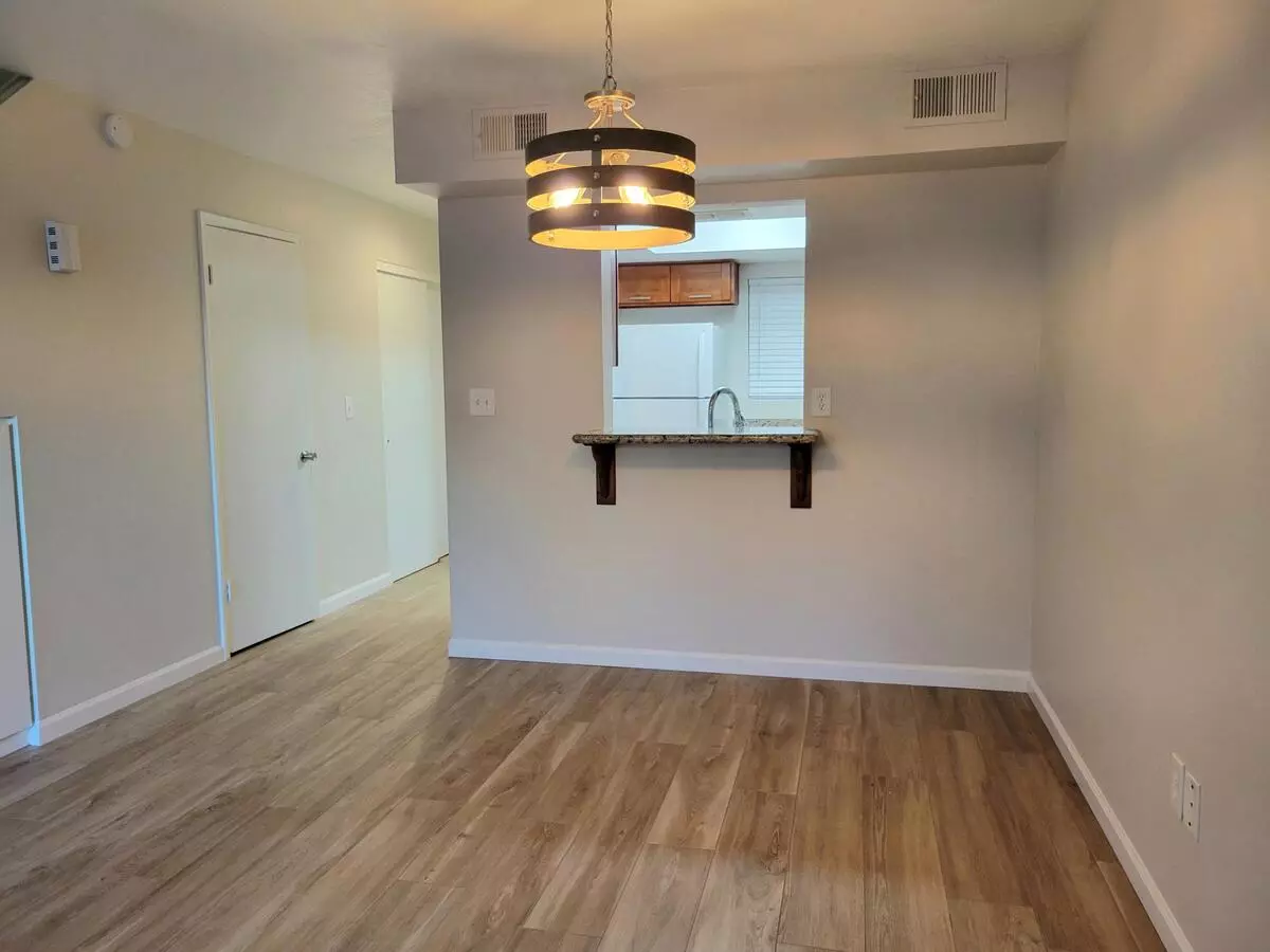 Recently Remodeled 2 Bed / 1.5 Bath Mesa Townhouse!