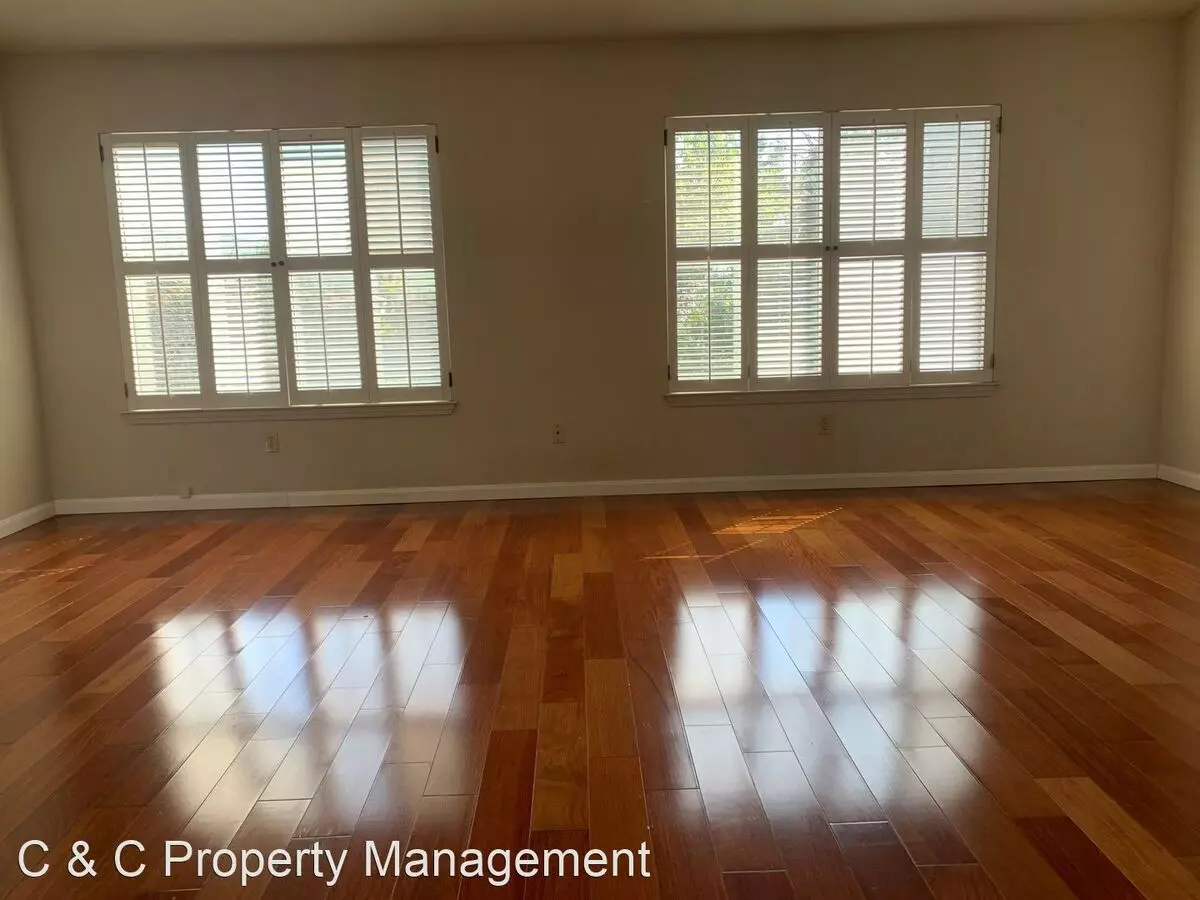 264 Edgewater Drive