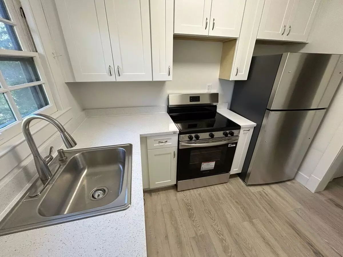 392 View St